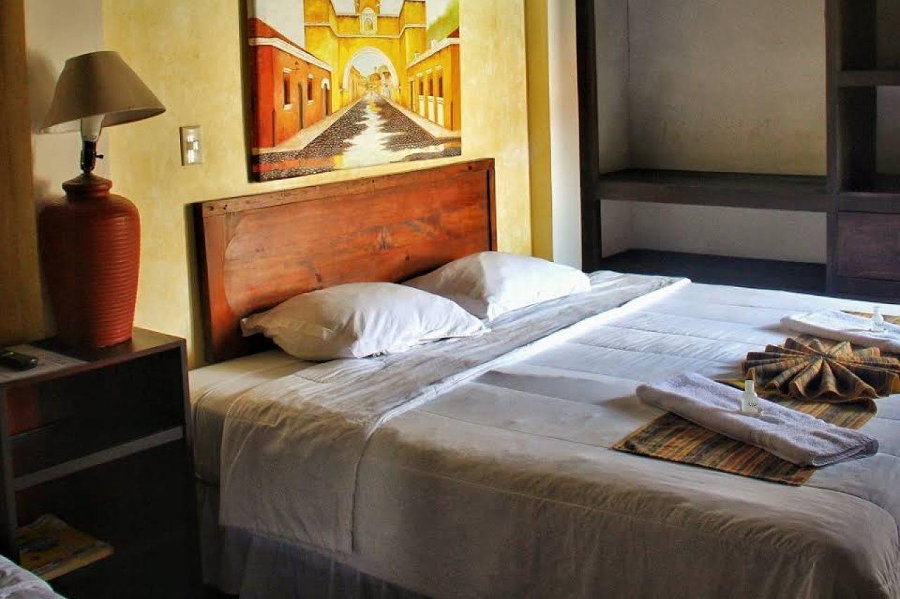 Hotel Y Galeria Uxlabil Antigua Bagian luar foto
