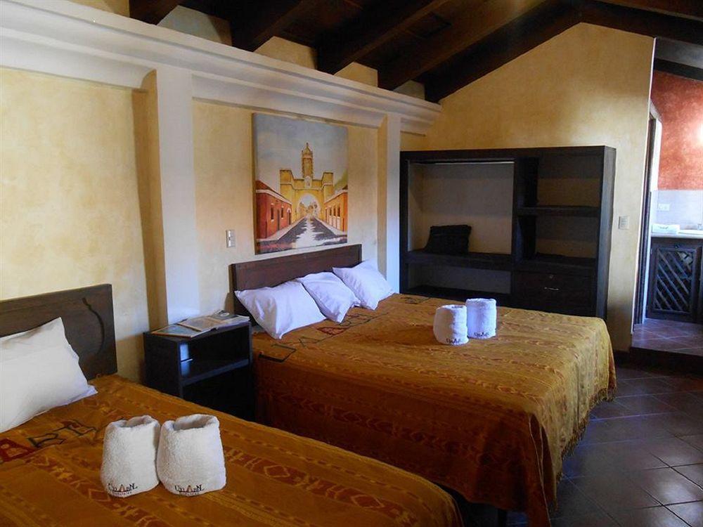 Hotel Y Galeria Uxlabil Antigua Bagian luar foto