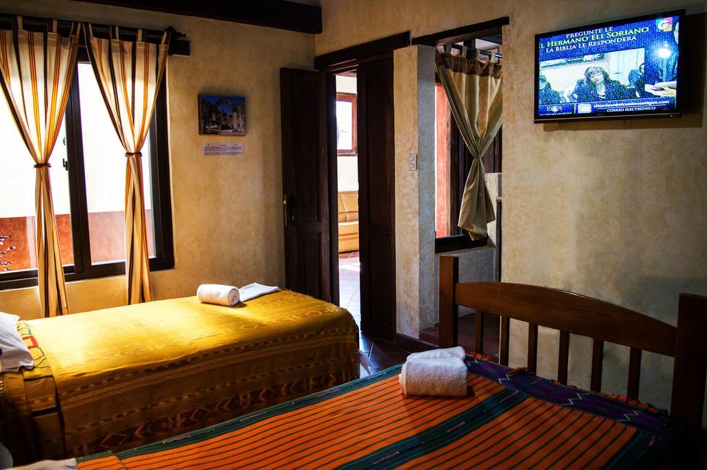 Hotel Y Galeria Uxlabil Antigua Ruang foto