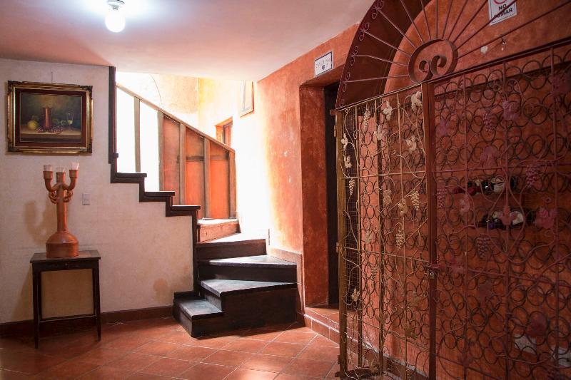 Hotel Y Galeria Uxlabil Antigua Bagian luar foto