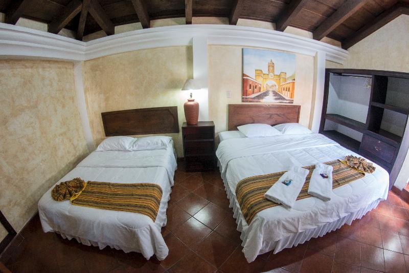 Hotel Y Galeria Uxlabil Antigua Bagian luar foto