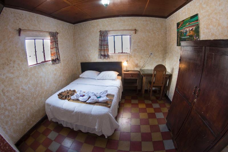 Hotel Y Galeria Uxlabil Antigua Bagian luar foto