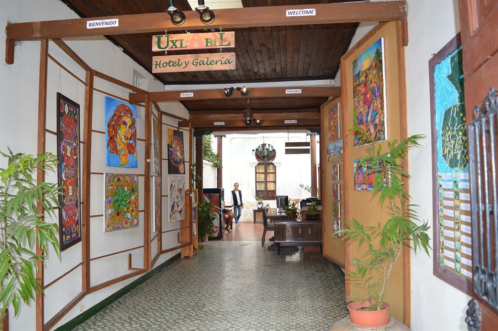Hotel Y Galeria Uxlabil Antigua Bagian luar foto